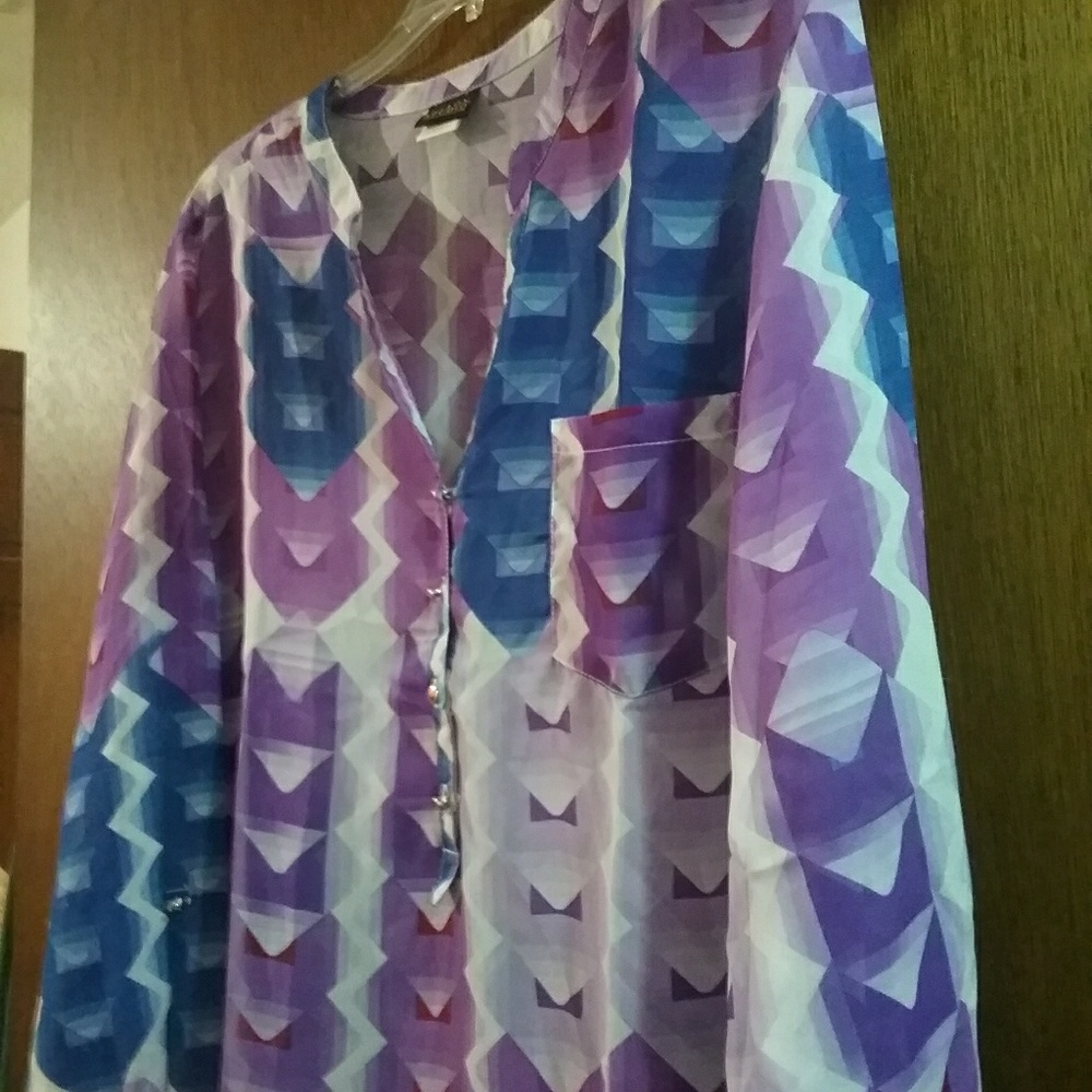 🦋 Lovely silky blouse
